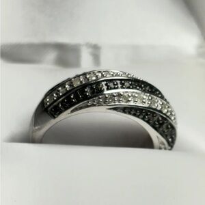 Black & White Natural Diamond ring